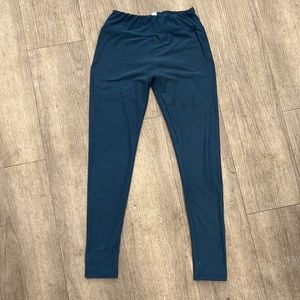 LuLaRoe Buttery Soft OS Basic Navy Blue Leggings in PERFECT Shape *Offer Me!